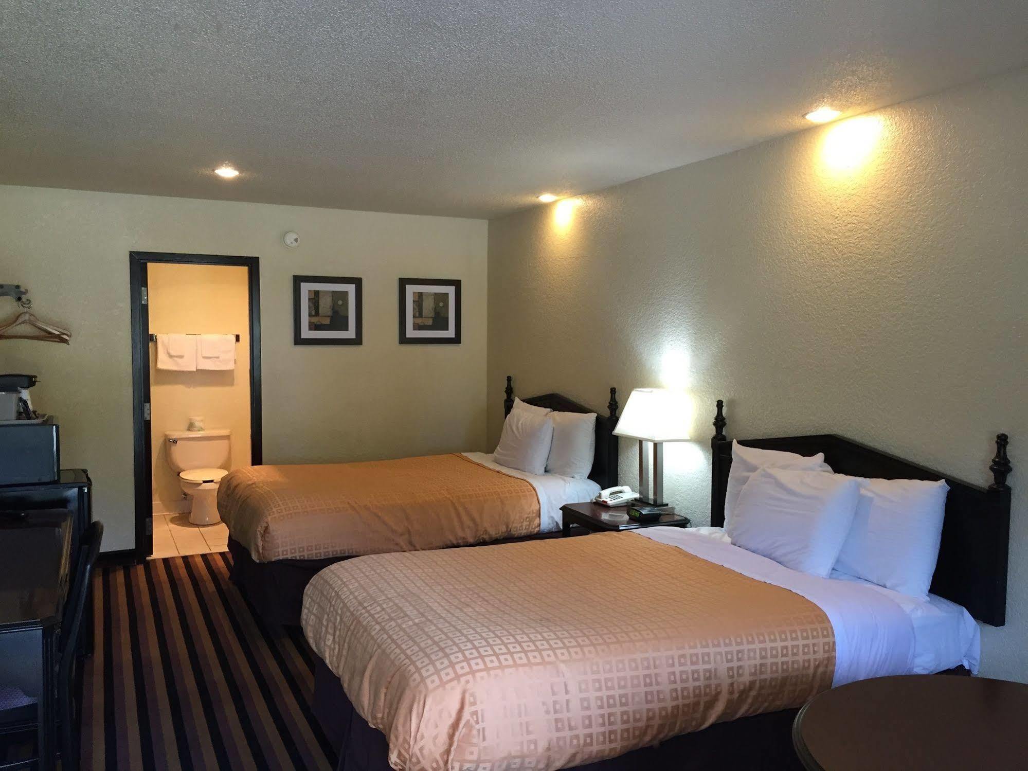 Travelers Inn Elizabeth City Bagian luar foto