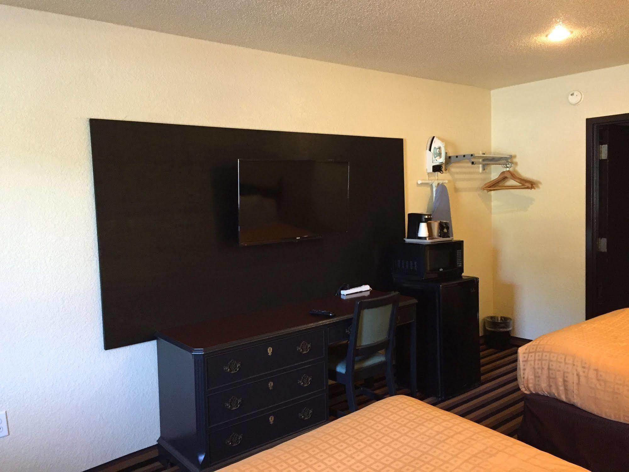 Travelers Inn Elizabeth City Bagian luar foto